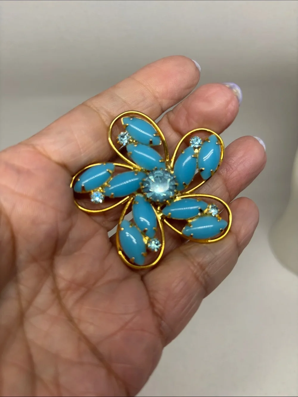 Beautiful Gold Plated Turquoise Rhinestone Flower Brooch